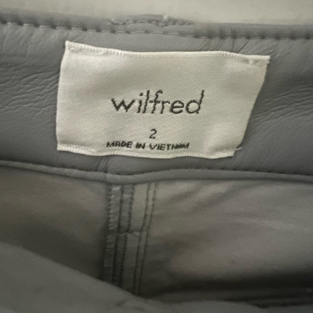 Wilfred By; Aritzia Light Gray Faux Soft LeatherWomen’s Pants, Size 2 - Picture 3 of 9